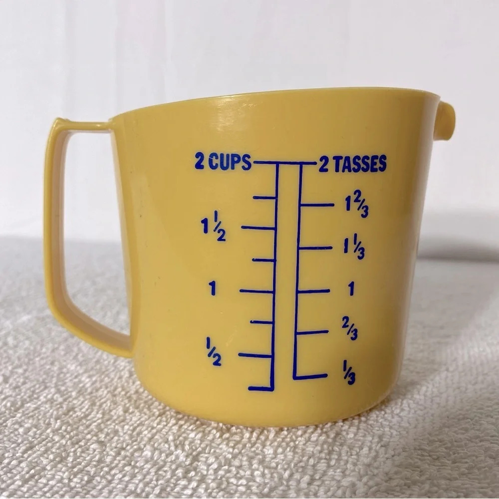 Vintage Crownware Harvest Gold Mustard  Yellow 2 Cup Measuring Cup
